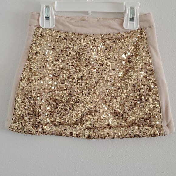 Adorable girls gold and black outfit - Picture 5 of 8